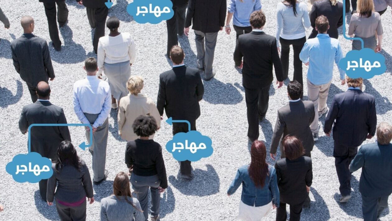 هویت مهاجر یک برچسب ثابت نیست، بلکه فرآیندی در حال تغییر است که در تجربه زندگی و نگاه جامعه شکل می‌گیرد.
Foto: Canva Pro