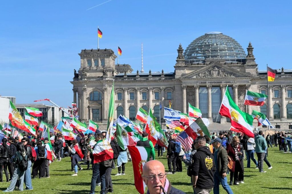 Demo Shah Anhänger Reichstag