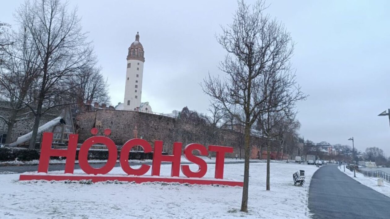Stadtansicht von Hoechst bei Schnee. Was hilft gegen Herbstdepression? Foto: Parwiz Rahimi