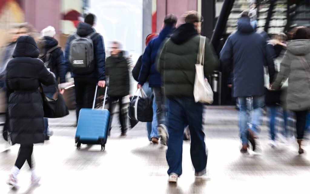 Sprachkurse sind unverzichtbar für Migranten. Foto: Britta Pedersen/dpa 