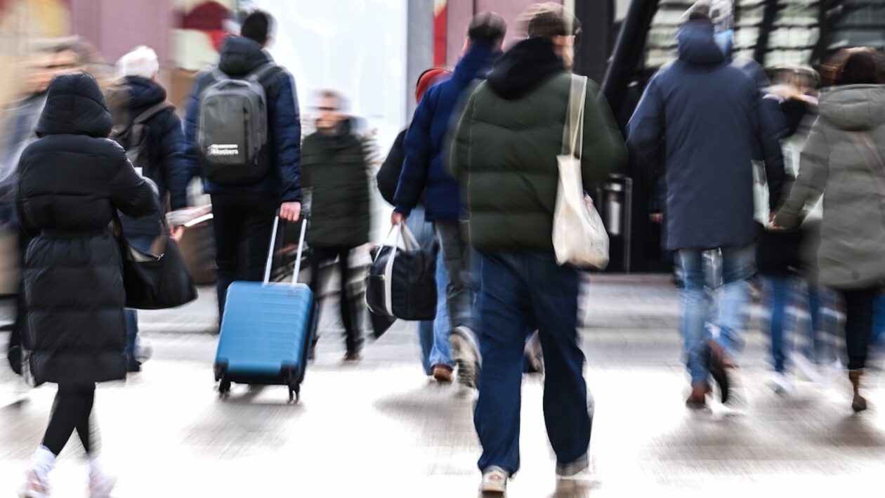 Sprachkurse sind unverzichtbar für Migranten. Foto: Britta Pedersen/dpa 