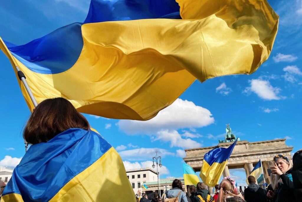 Viele Ukrainerinnen erleben den Krieg aus der Ferne. Mit Demonstrationen und Aktionen sorgen sie dafür, dass der Krieg auch in Deutschland im öffentlichen Bewusstsein bleibt. Foto: Valeriia Semeniuk