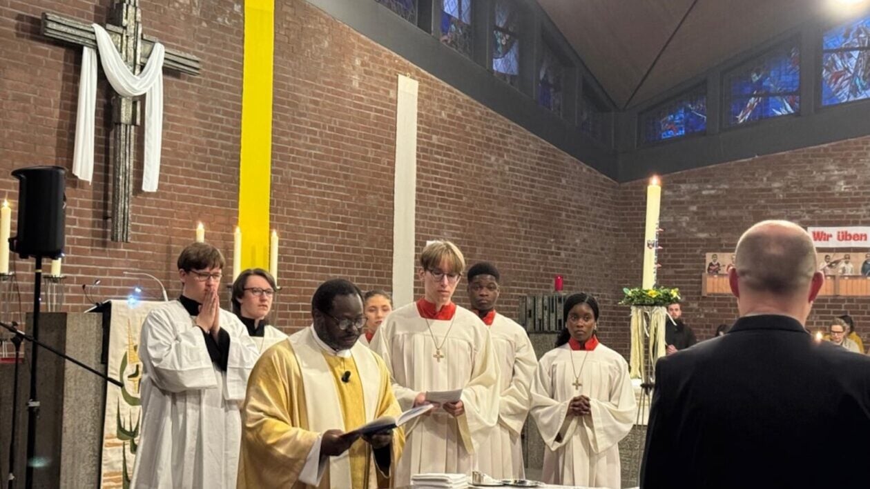 Für Katholiken normal, für Menschen aus anderen Kulturkreisen sehr ungewohnt: Der Oster-Gottesdienst.