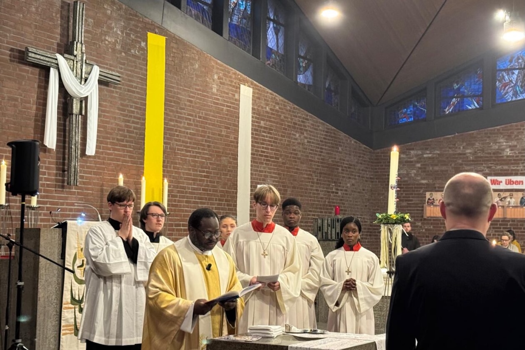 Beim katholischen Ostergottesdienst spielt die Liturgie eine große Rolle.