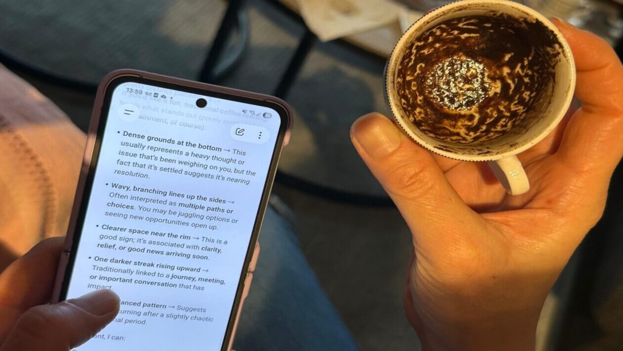 ChatGPT وقراءة الفنجان.. هل تستطيع الخوارزميات تلبية حاجتنا الإنسانية للمعنى؟ (Foto: Heifaa Atfeh / Amal News)