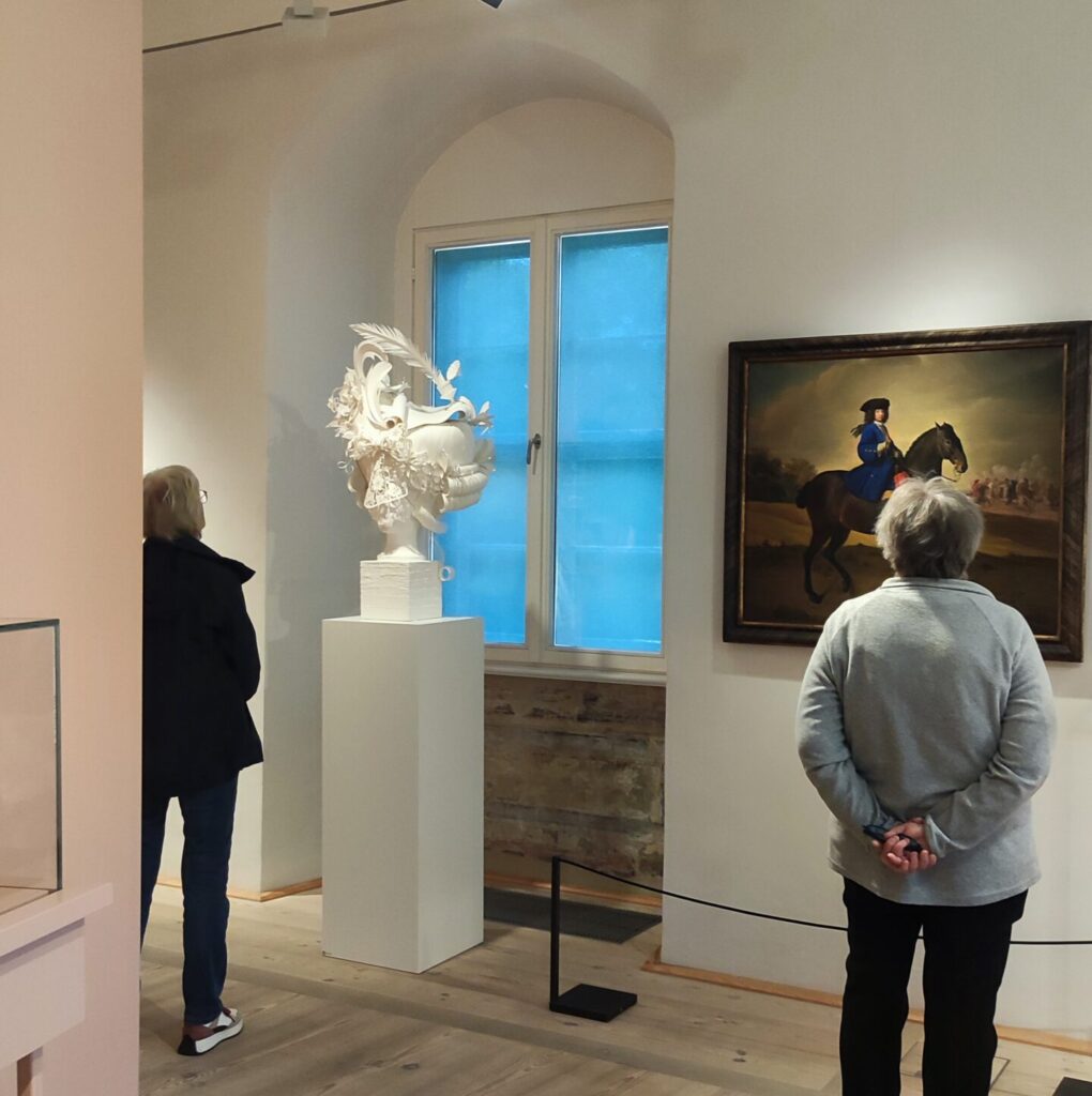 Papierskulptur von Asya Kozina im Museum Schloss Doberlug