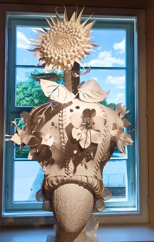 Papierskulptur von Asya Kozina im Museum Schloss Doberlug