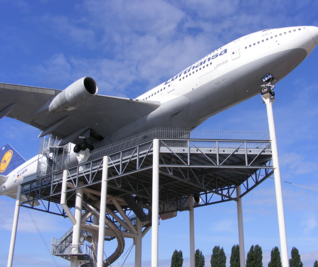 Lufthansa Technik من الشركات التي تجذب الباحثين عن عمل 
Foto: Canva Pro