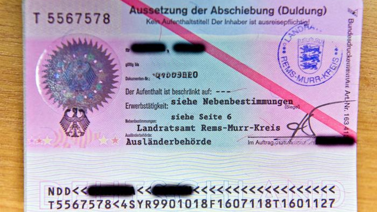 Der Kampf um einen sicheren Aufenthalt prägt das Leben von Ismail.
Foto: Volker Hoschek/epd