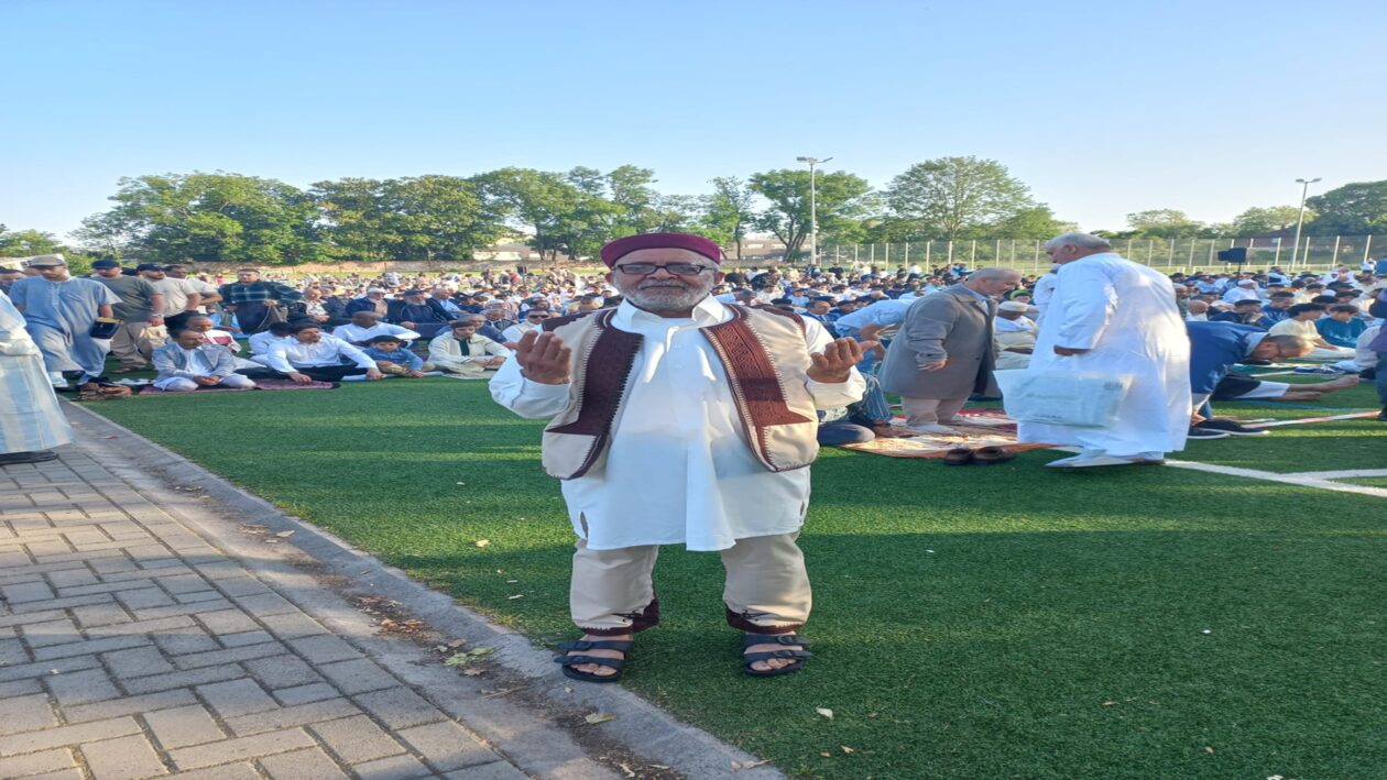 الروائي الليبي محمد الأصفر خلال مشاركته في صلاة العيد بمدينة بون الألمانية. (Foto: Private)