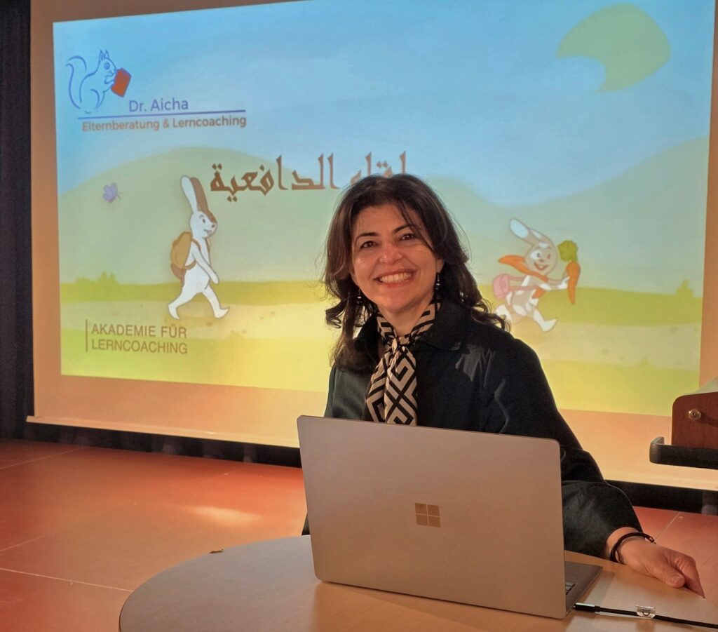 الدكتورة عائشة عمامي. تعمل كمستشارة أسرية ومدربة للتعلم في ألمانيا، بعد أن غيرت عملها كطبيبة عامة منذ عام. Foto: Privat
