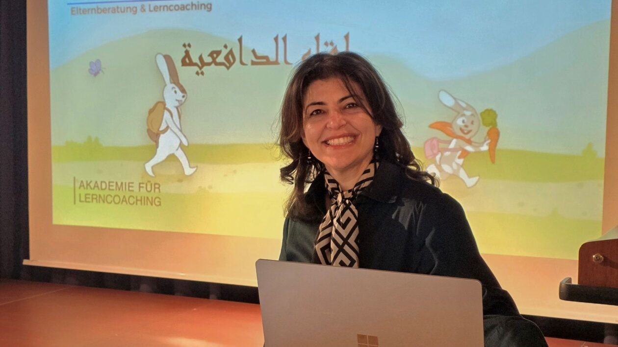 الدكتورة عائشة عمامي. تعمل كمستشارة أسرية ومدربة للتعلم في ألمانيا، بعد أن غيرت عملها كطبيبة عامة منذ عام. Foto: Privat
