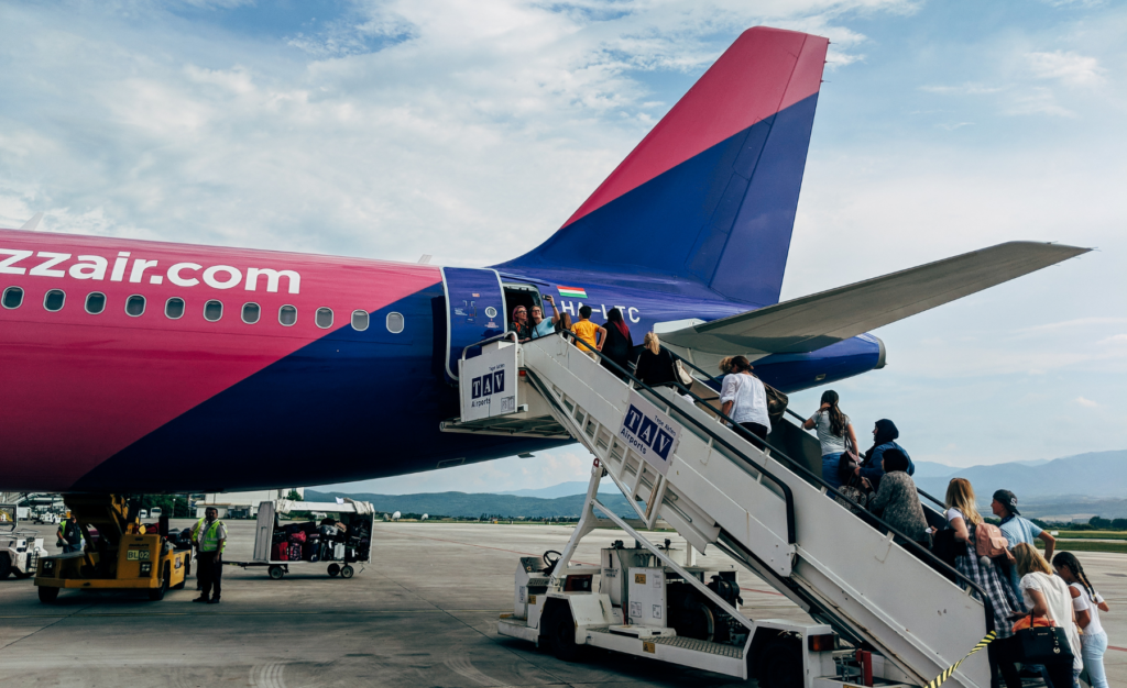 شرکت هواپیمایی Wizz Air یکی از فعال‌ترین ایرلاین‌های ارزان‌قیمت در پروازهای اروپایی از هامبورگ است. Foto: Canva Pro