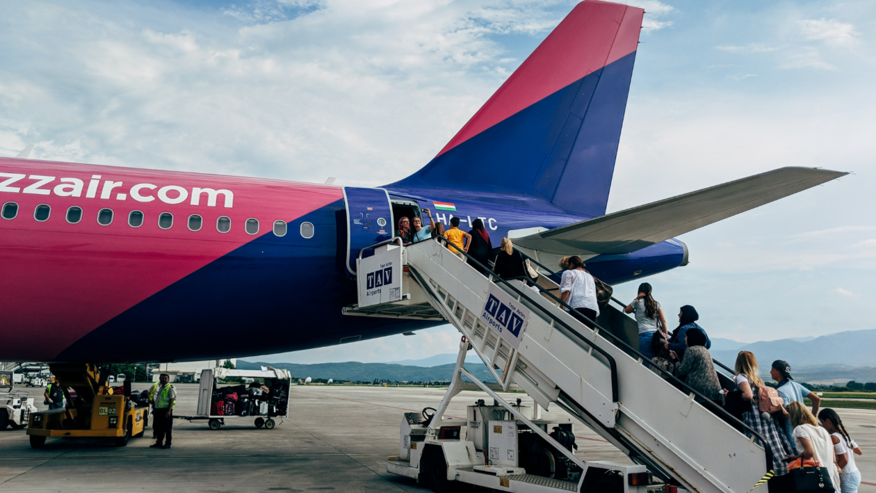 شرکت هواپیمایی Wizz Air یکی از فعال‌ترین ایرلاین‌های ارزان‌قیمت در پروازهای اروپایی از هامبورگ است. Foto: Canva Pro