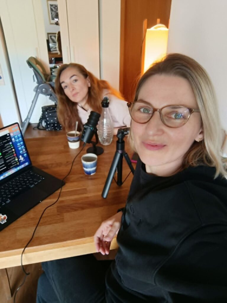 Die beiden Podcasterinnen