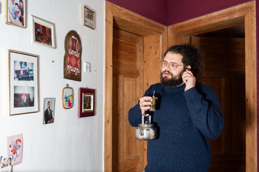 Ahmad Dahmen ist einer der Zeugen im Prozess gegen den mutmaßlichen Folterer Rafiq A. in den Haag. Foto: Eman Helal