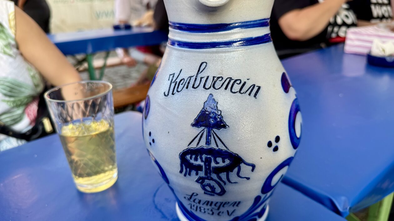 Ebbelwoifest у Лангені, червень 2025 року. Фото - Вікторія Черникова-Берездецька/Amal News