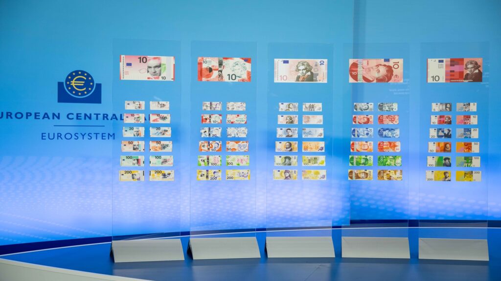 عرض مقترحات تصميم الأوراق النقدية لليورو في فرانكفورت، 23 يوليو 2026.Foto:  2026 European Central Bank www.ecb.europa.eu