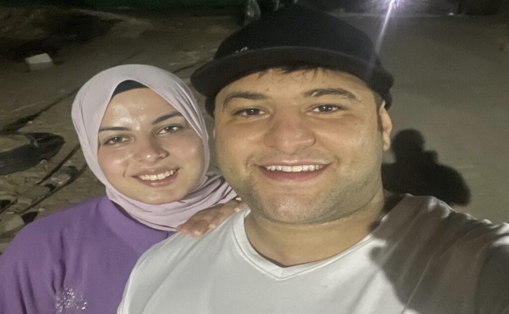 فاروق وزوجته براء خلال تجولهما في قطاع غزة قبل اندلاع الحرب (Foto: Privat)