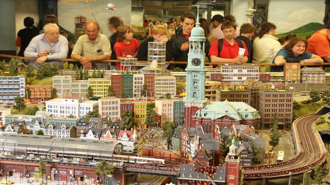 Miniatur Wunderland لاكتشاف عالم مصغر مليء بالتفاصيل والقطارات والمناظر العالمية
Foto: epd-bild / Stephan Wallocha