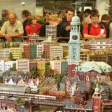 Miniatur Wunderland لاكتشاف عالم مصغر مليء بالتفاصيل والقطارات والمناظر العالمية