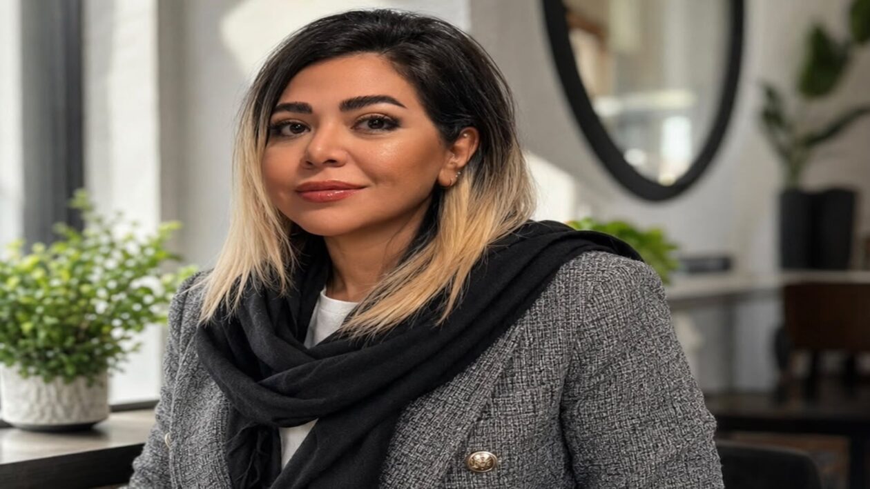 Tara Rahmani, iranische politische Aktivistin in Deutschland, spricht im Gespräch mit Amal über ihre Migrationserfahrung, die Entwicklungen im Iran und die Hoffnung auf die Zukunft © Privat