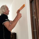 ): Warum lehnte meine Mutter ein schönes Haus wegen der Nachbarn ab? Ein Essay über Vertrauen, das keine Gesetze erzwingen können.