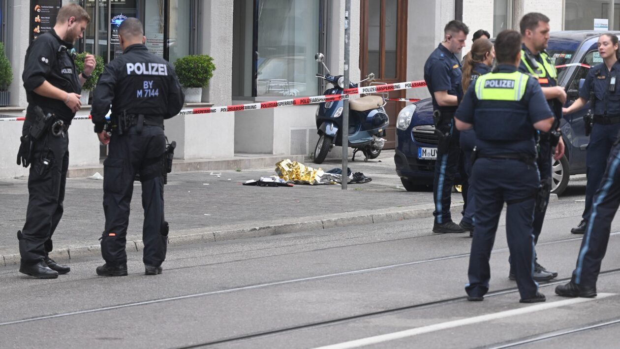 تواجد أكثر من 80 ضابط في موقع الحادث الثلاثاء الماضي. Foto: Felix Hörhager/dpa 