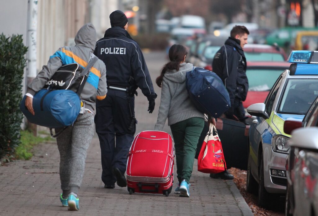 انخفاض عدد طلبات اللجوء في الاتحاد الأوروبي. Foto: Sebastian Willnow/dpa
