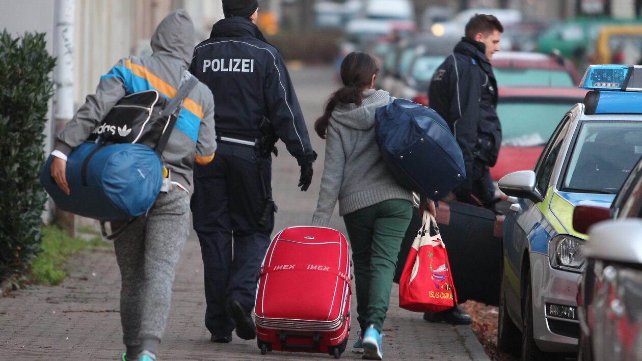 انخفاض عدد طلبات اللجوء في الاتحاد الأوروبي. Foto: Sebastian Willnow/dpa