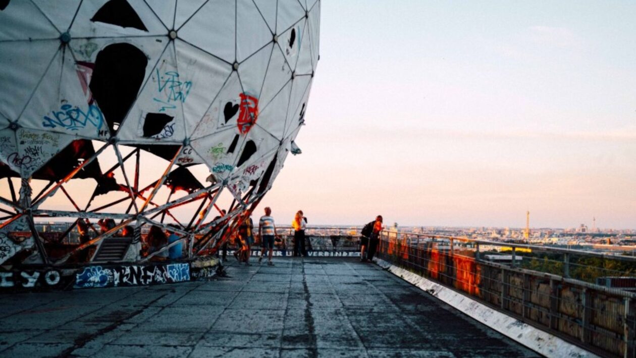 محطة التنصّت التابعة للحلفاء سابقاً على جبل تيوفيلسبرغ. Foto: Teufelsberg Berlin