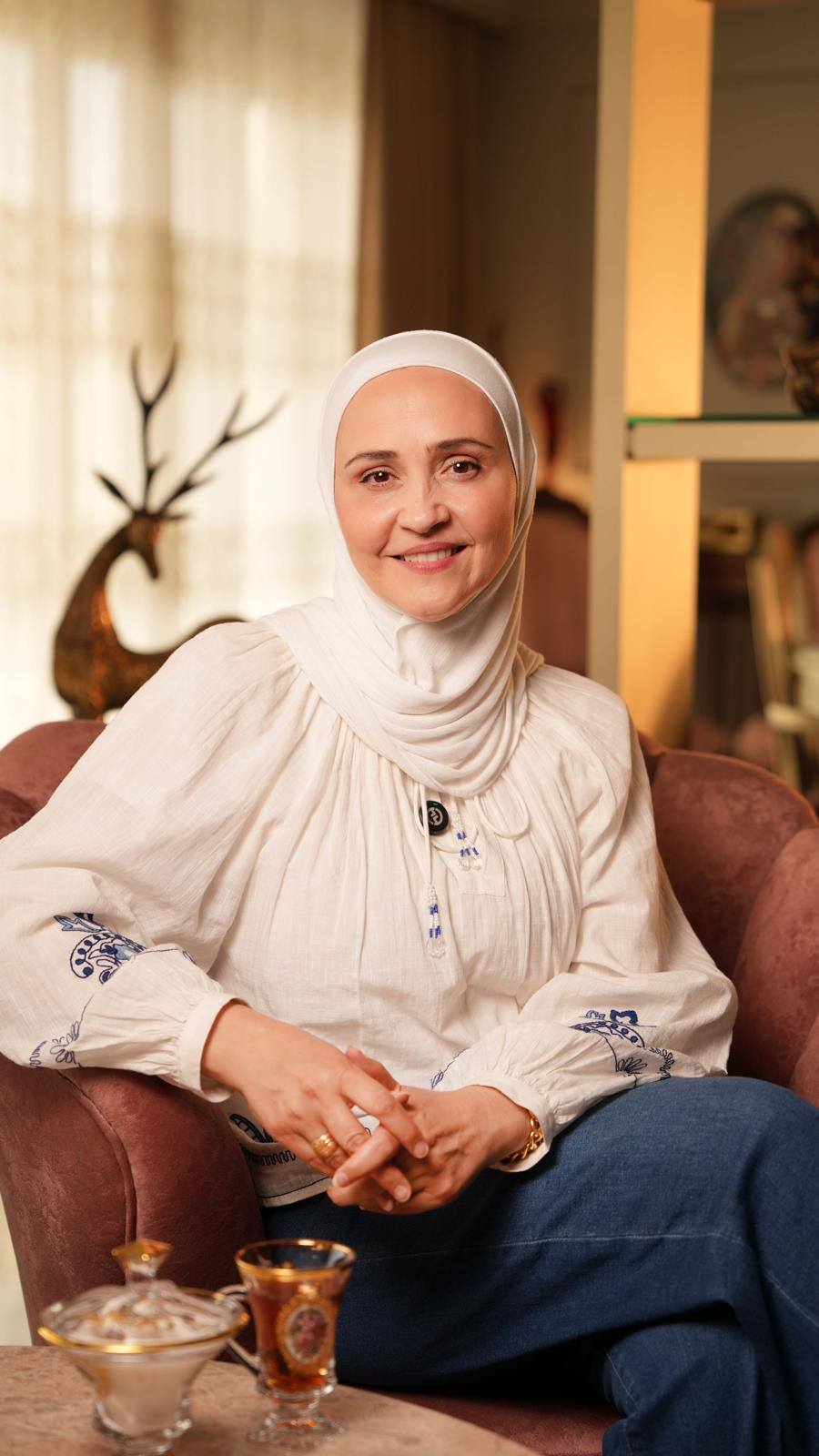 د. ريم رضار، أختصاصية  ومدربة في الصحة النفسية والدعم النفسي-الاجتماعي (MHPSS)، حاصلة على الدكتوراه في الارشاد النفسي من جامعة دمشق مع التخصص في "علاج اضطرابات الضغوط  التالية للصدمة". تمتلك خبرة أكاديمية وميدانية تمتد لأكثر من 18 عاماً في تقديم العلاج النفسي، والإشراف الفني، وتطوير الأدبيات التدريبية بالتعاون مع منظمات دولية بارزة كمنظمة الصحة العالمية (WHO) والمفوضية السامية لشؤن الاجئينن (UNHCR) والهيئة الطبية الدولية (IMC) وغيرها. تركز في نتاجها العلمي والمهني على صحة الأطفال واليافعين النفسية، وإدارة حالات الصدمات والتدخلات النفسية في أوقات الأزمات.