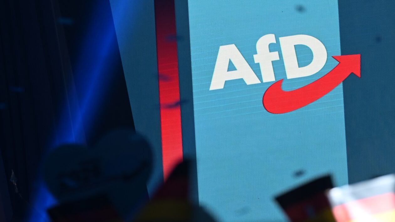 فریدریش مرتس بر فاصله‌گیری از AfD تأکید دارد، اما مارکوس زودر، رئیس CSU، از شکست سیاست «دیوار آتش» سخن گفته است.
Foto: Michael Brandt/dpa