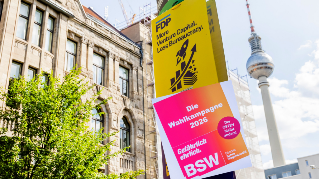 پوستر انتخاباتی احزاب FDP و BSW در برلین Jens Büttner/Christoph Soeder/dpa
