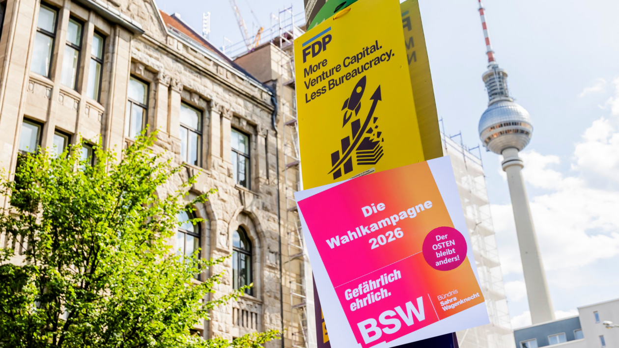 پوستر انتخاباتی احزاب FDP و BSW در برلین Jens Büttner/Christoph Soeder/dpa
