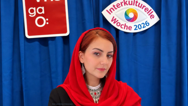 یک بانوی اهل افغانستان به شورای ادغام مهاجران شهر گوتینگن راه یافت. Foto: Privat