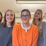 Hamburg media school, schulerinn. machen umfrage fur amal